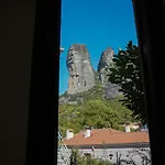The House Under The Rocks Of Meteora 2 Apartament