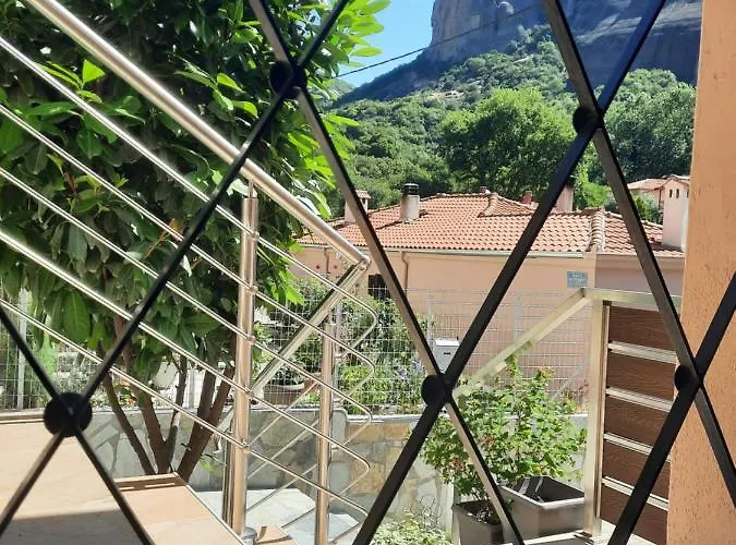The House Under The Rocks Of Meteora 2 Apartment *