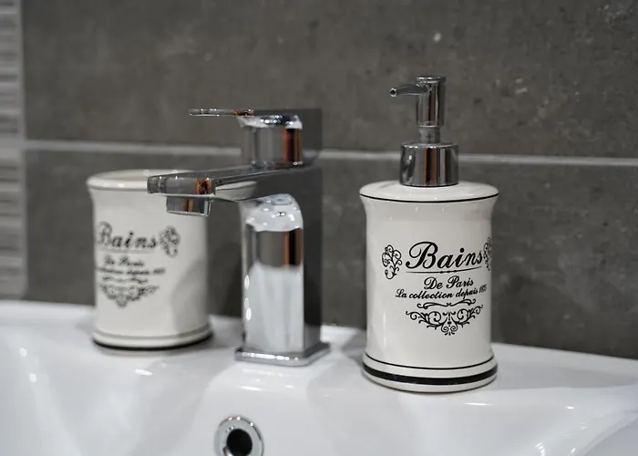 The House Under The Rocks Of Meteora 2 * Kalambaka