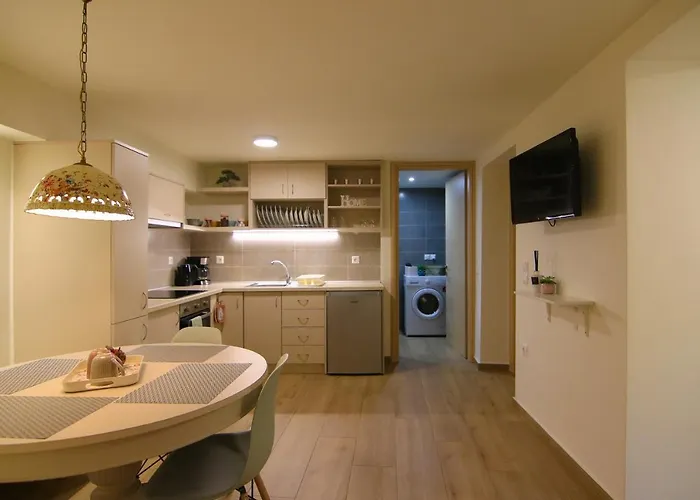 The House Under The Rocks Of Meteora 2 * Kalambaka